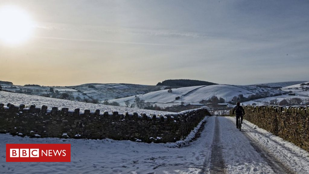 UK weather: Disruption warning as snow hits parts of the UK