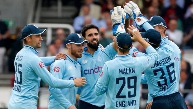 Inexperienced England seal series win over Pakistan
