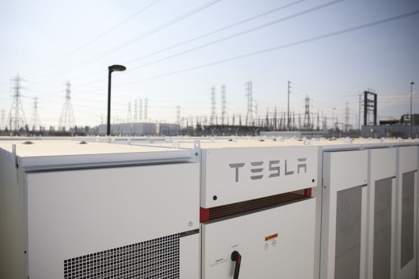 Tesla’s solar and energy storage business rakes in $810M, finally exceeds cost of revenue
