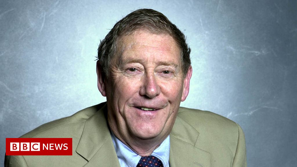 Austin Mitchell: Former Great Grimsby MP dies aged 86