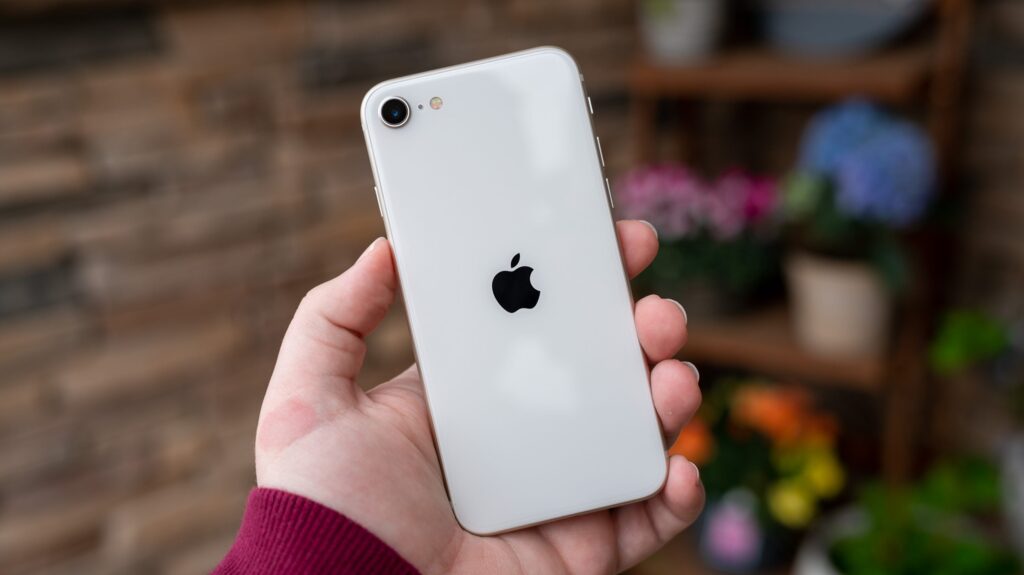 Giveaway: Win an Apple iPhone SE (2022)