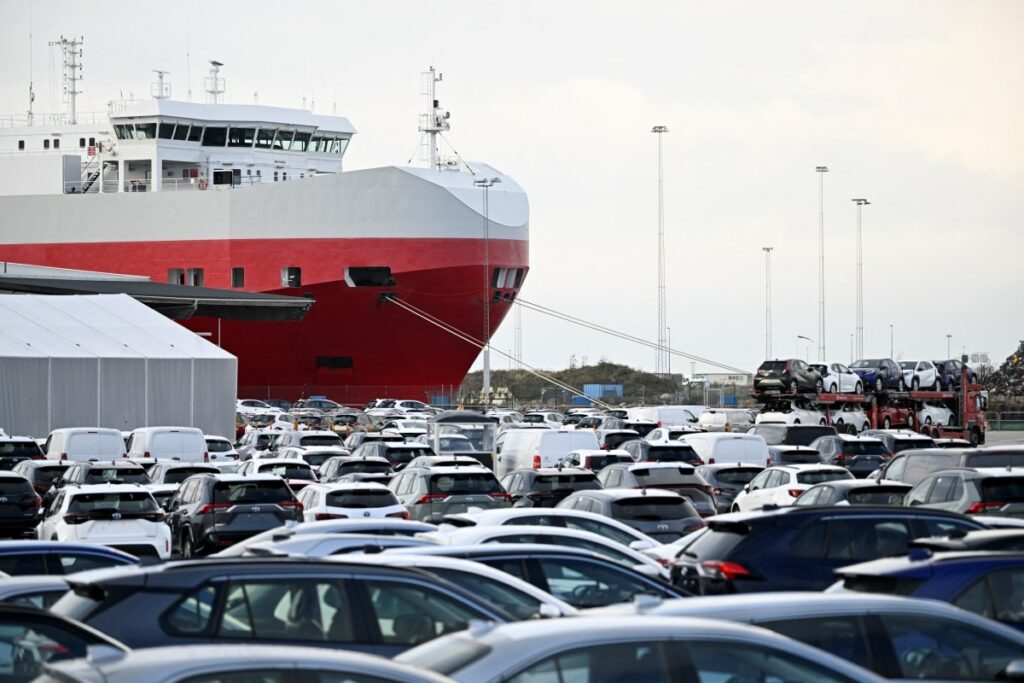 Sweden sides with Tesla, says transport agency must deliver plates or pay up